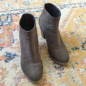 Hoss Intropia Classic Suede Leather Round Toe Block Heel Ankle Booties Gray 38